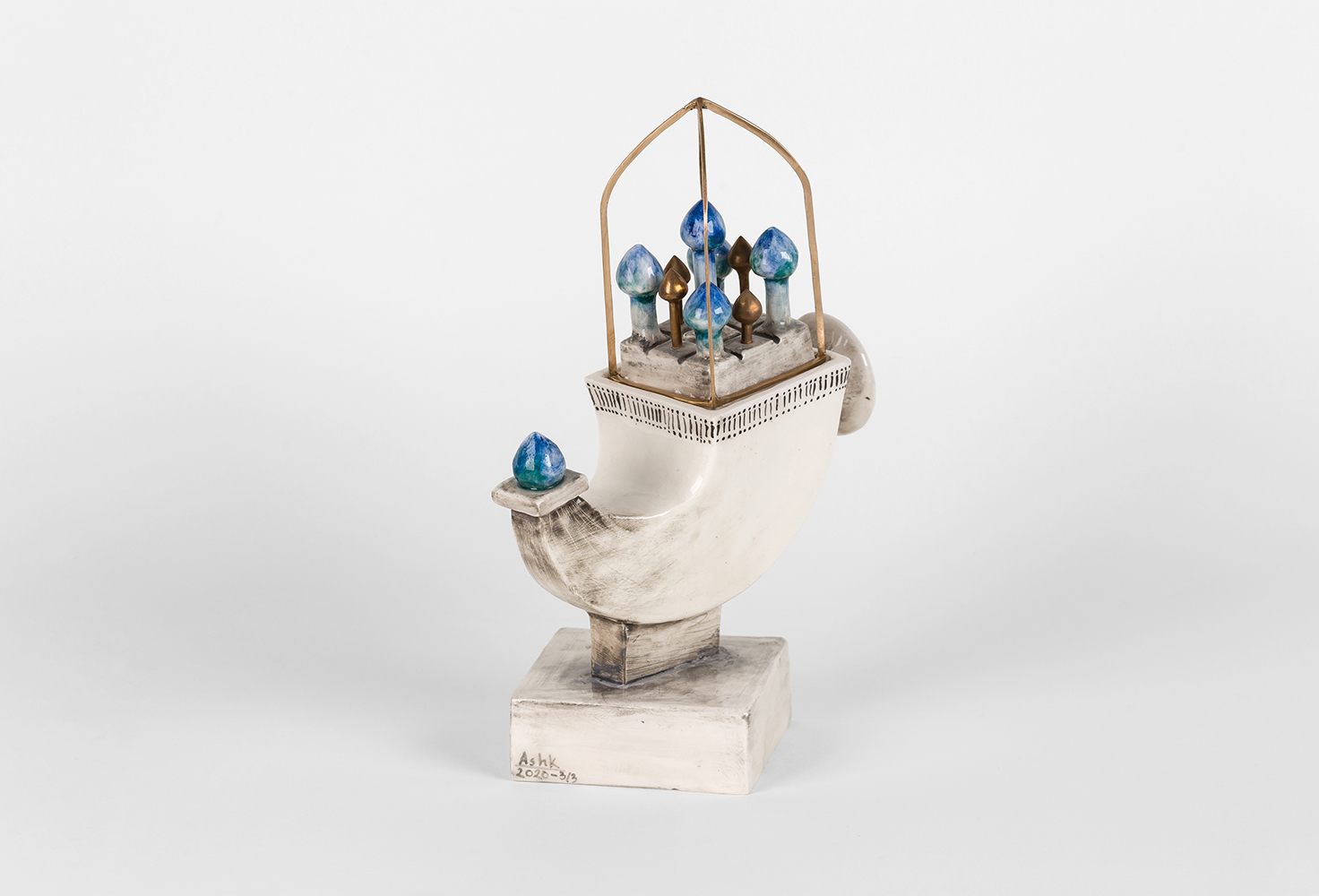 17 (2). Ashkan Behjou, Nightingale, ceramic and bronze, 24x17x10 cm, 2018