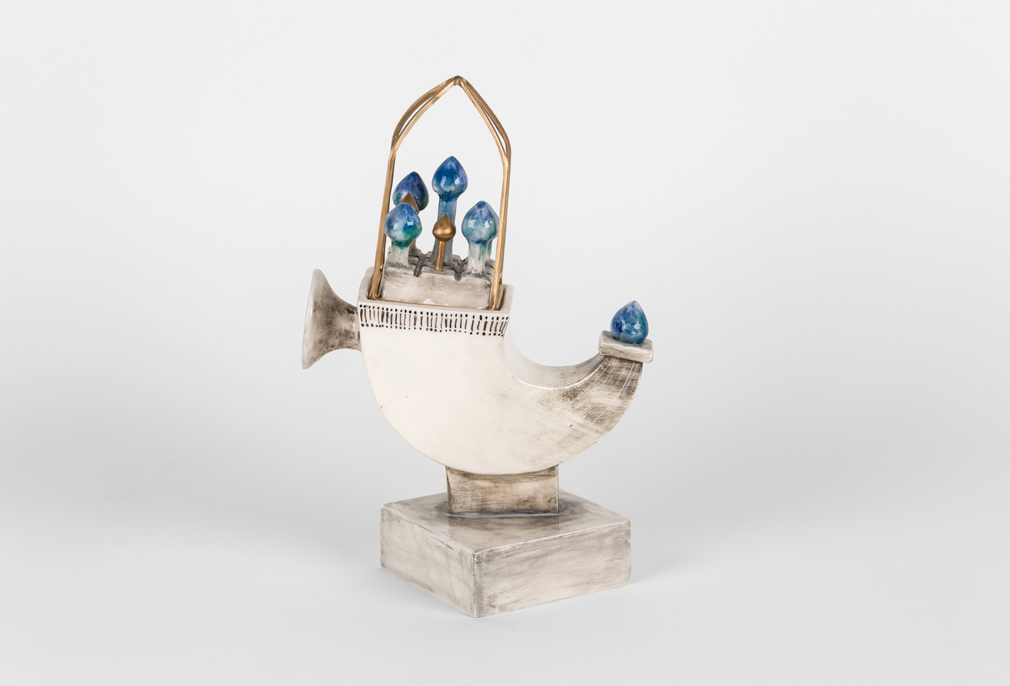 17 (3). Ashkan Behjou, Nightingale, ceramic and bronze, 24x17x10 cm, 2018